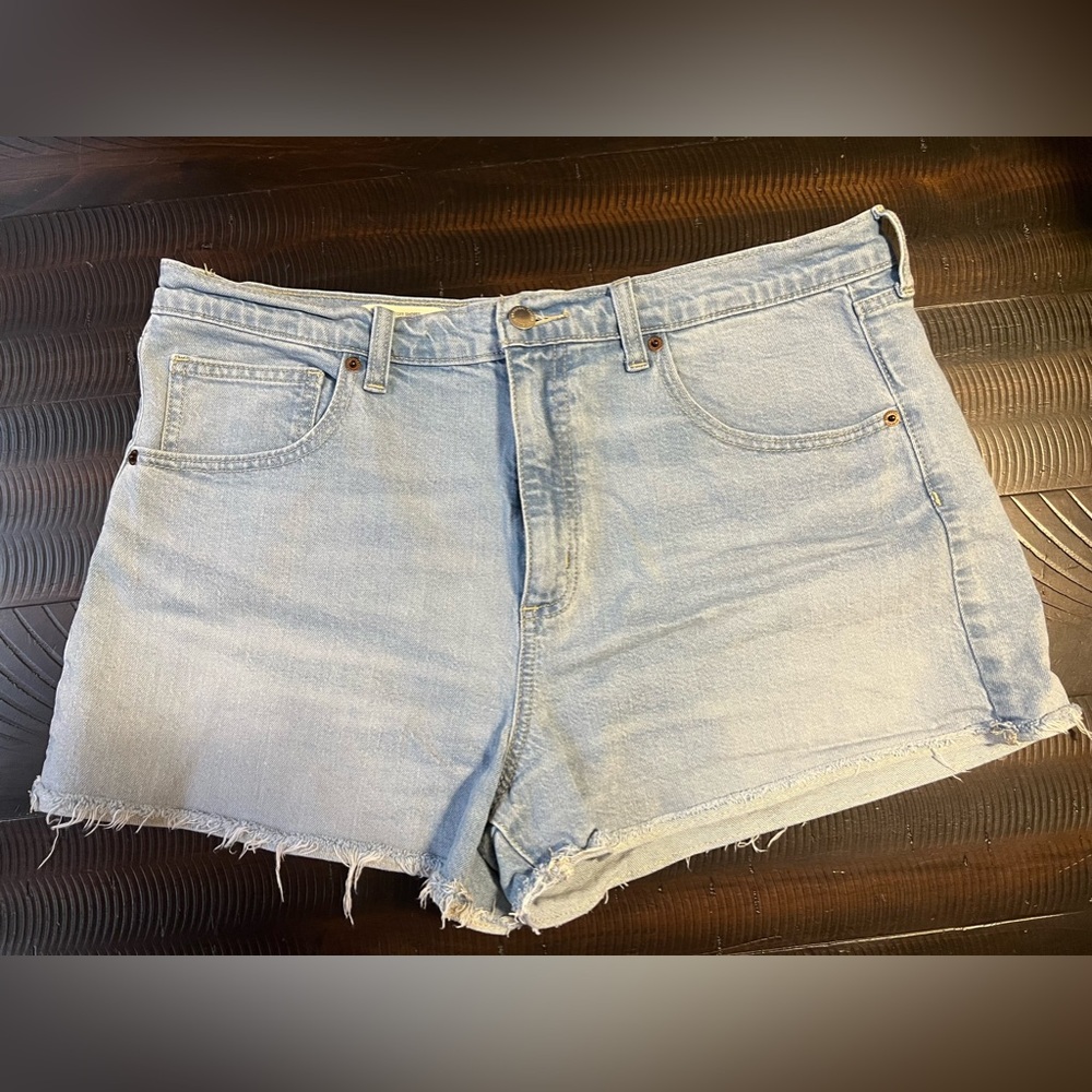 Sz 14 Universal Thread  90’s cutoff shorts